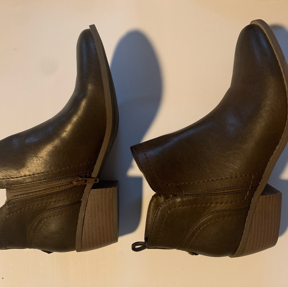 Women's Brown Ankle Boots Guess size 9.5